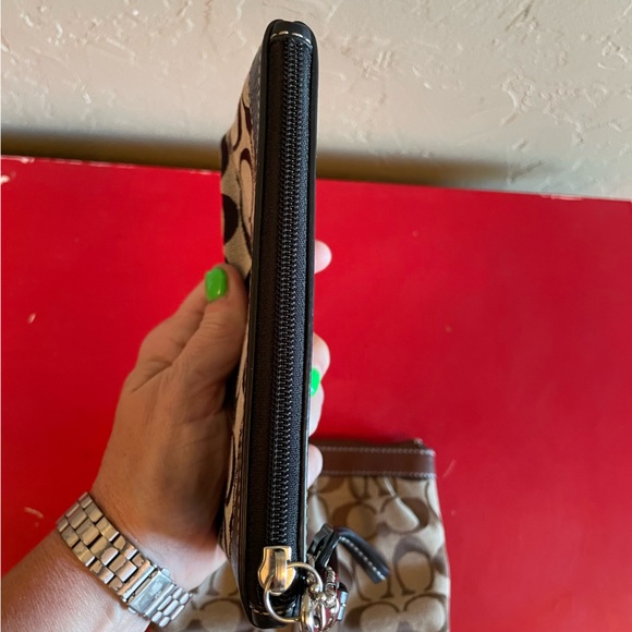 2 Coach signature C Wristlets Brown Black - Picture 10 of 13